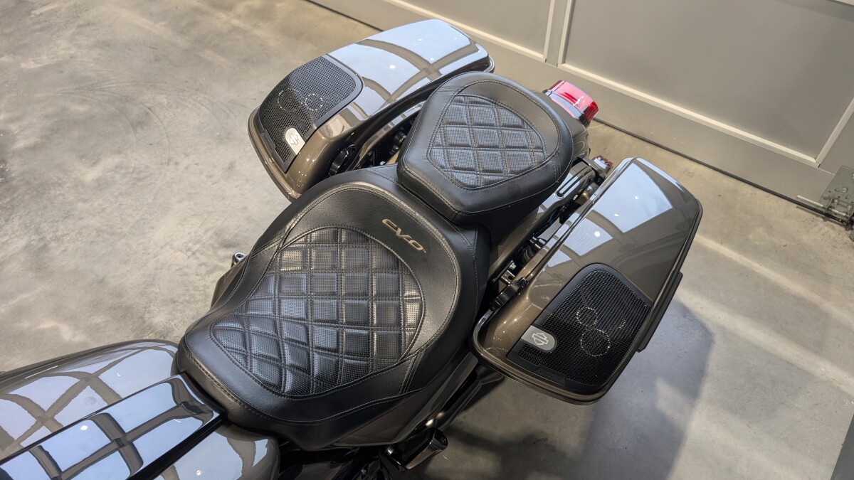 2021 Harley-Davidson CVO Road Glide Bronze Armor - Photo 6
