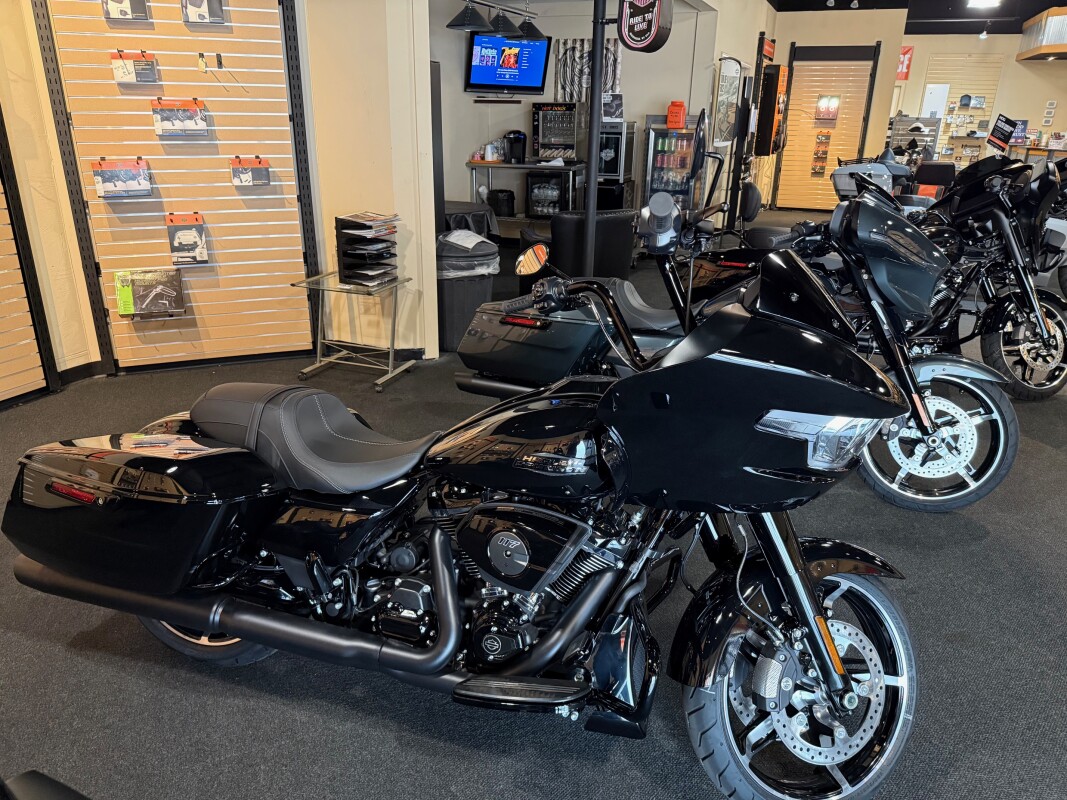 FLTRX 2025 Road Glide - Photo 2