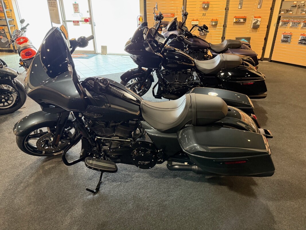 FLHX 2025 Street Glide - Photo 3