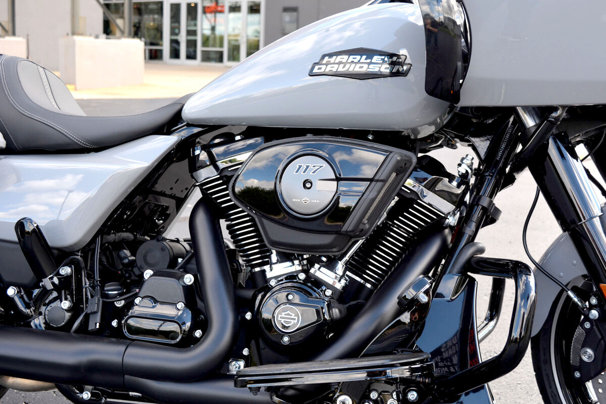 2025 Harley-Davidson Road Glide Billiard Gray - Black Finish - Photo 9