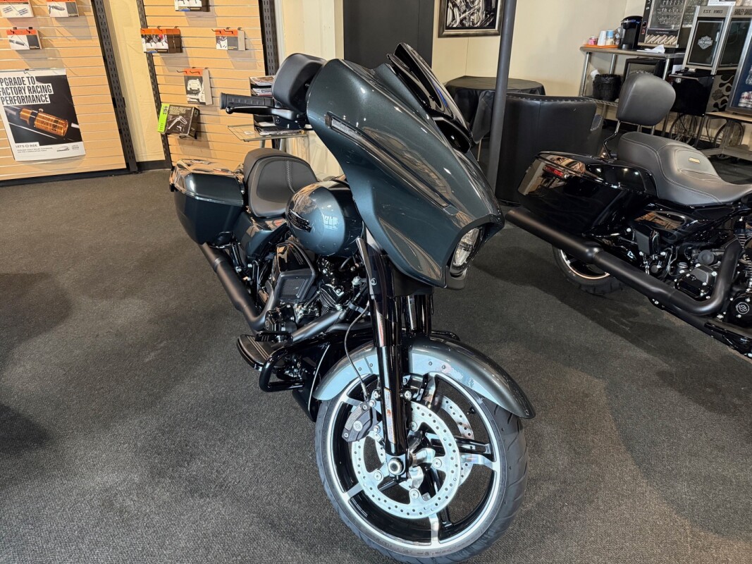 FLHX 2025 Street Glide - Photo 5