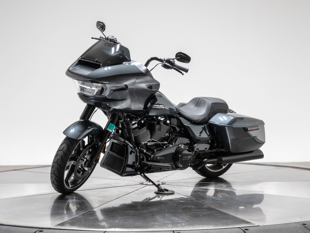 Road Glide image 3