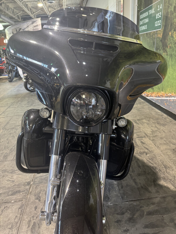 2017 Harley-Davidson CVO Street Glide - Photo 10
