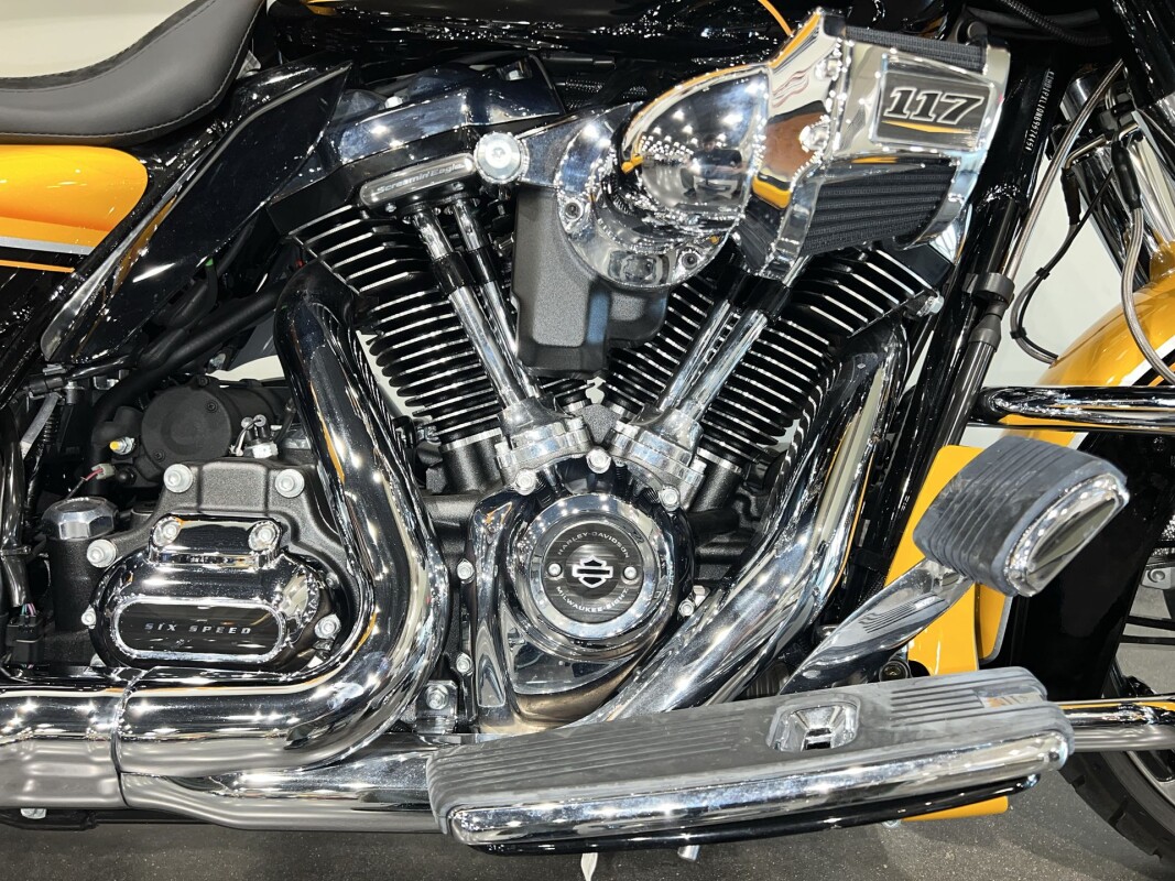 2022 Harley-Davidson CVO Street Glide FLHXSE - Photo 4