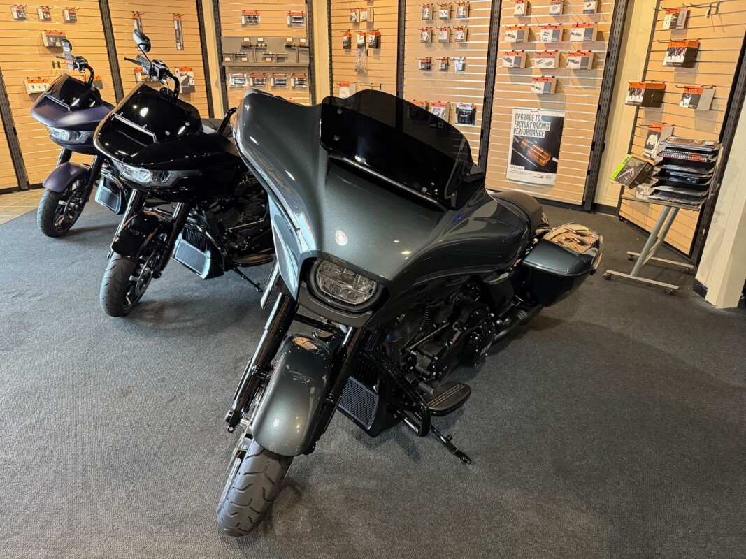 FLHX 2025 Street Glide - Photo 2