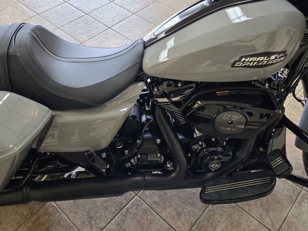 2025 Harley-Davidson Street Glide Billiard Gray - Black Finish - Photo 2