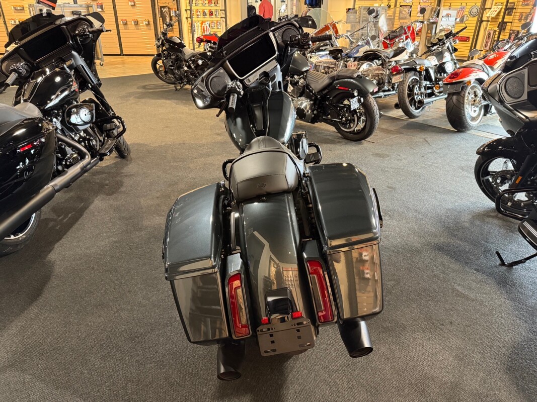 FLHX 2025 Street Glide - Photo 4