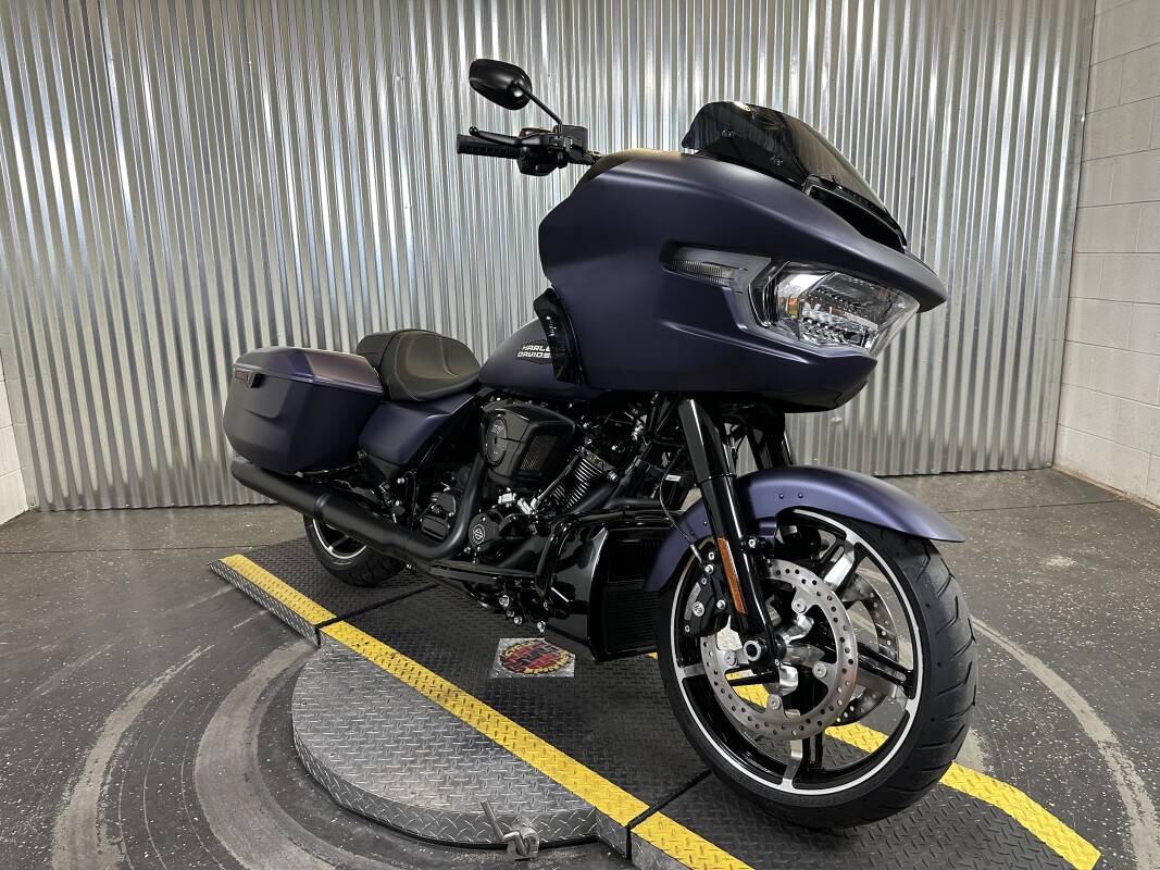 2025 Harley-Davidson Road Glide Purple Abyss Denim - Black Finish - Photo 2