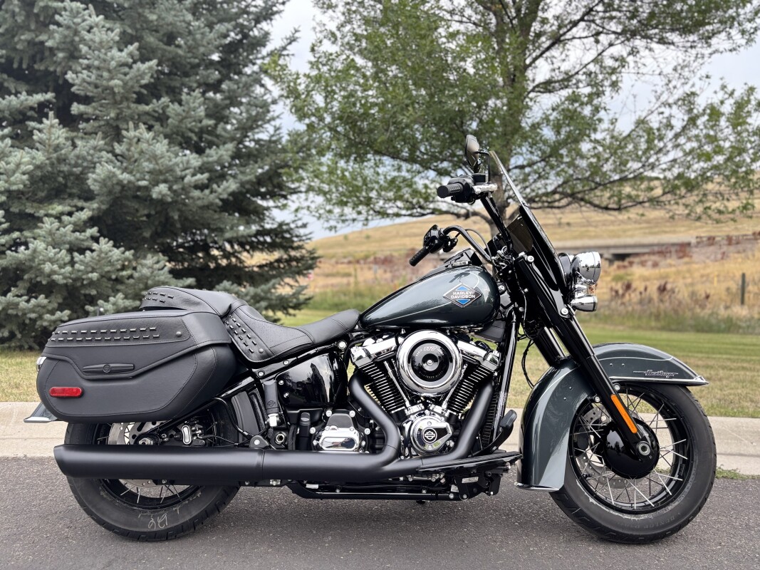 2025 Harley-Davidson Heritage Classic Iron Horse Metallic w/Laced Wheels