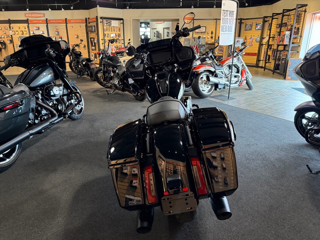 FLTRX 2025 Road Glide - Photo 5