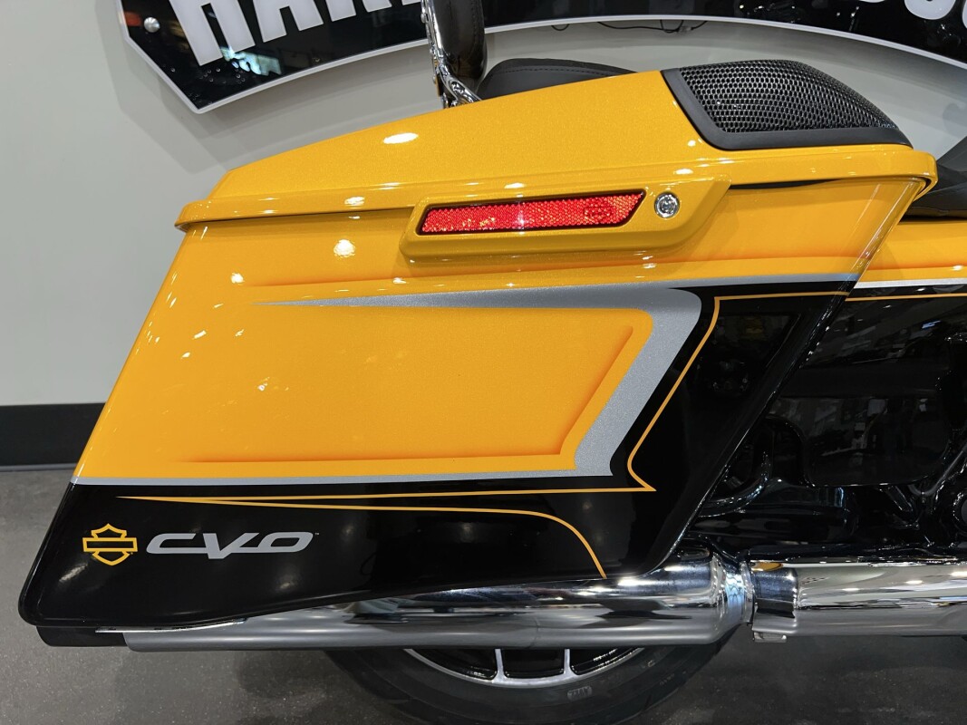 2022 Harley-Davidson CVO Street Glide FLHXSE - Photo 8