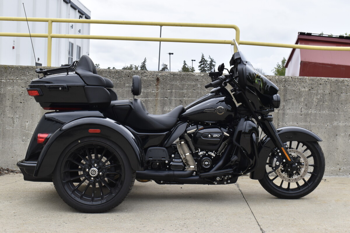 2025 Harley-Davidson Tri Glide Ultra FLHTCUTG