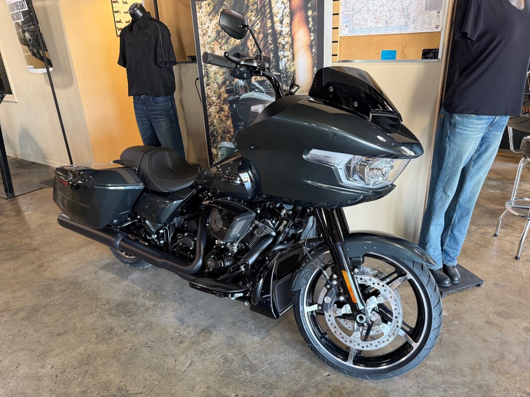 2025 Harley-Davidson Road Glide - Photo 2