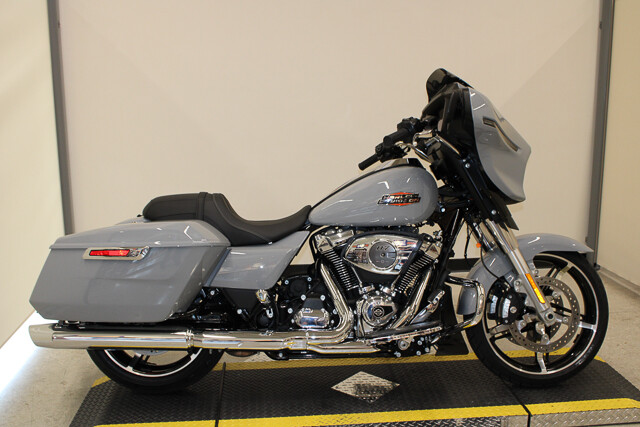 2025 Harley-Davidson Street Glide Grand American Touring FLHX