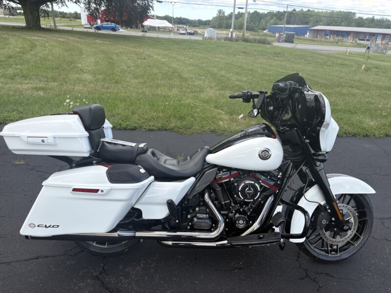 2021 Harley-Davidson® CVO™ Street Glide® Great White Pearl