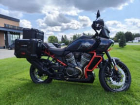 2025 Harley-Davidson® CVO™ Pan America® Carbon Blue thumb 3