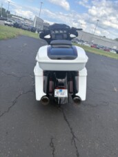 2021 Harley-Davidson® CVO™ Street Glide® Great White Pearl thumb 1