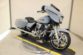 2025 Harley-Davidson Street Glide Grand American Touring FLHX thumb 2