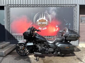 2025 Harley-Davidson<sup>®</sup> Street Glide® Ultra Iron Horse Metallic - Black Finish thumb 2