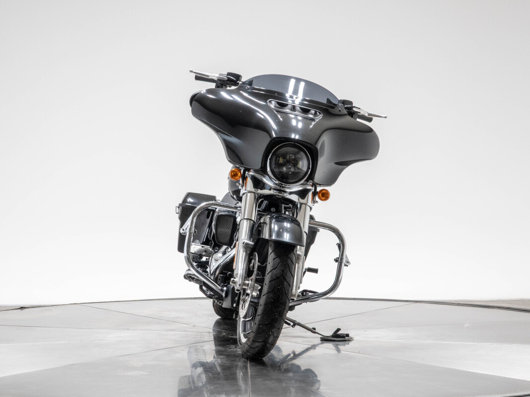 2020 Harley-Davidson FLHX Street Glide in Vivid Black with 13448 miles - Photo 6
