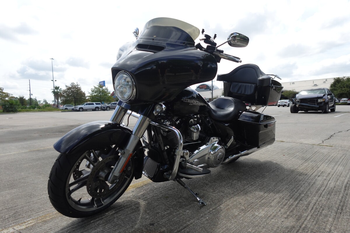 2017 Harley-Davidson Street Glide Special FLHXS - Photo 4