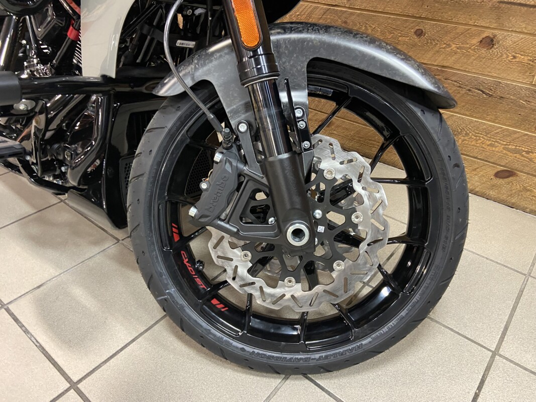 2025 Harley-Davidson CVO Road Glide ST Mercury Silver FLTRXSTSE - Photo 4