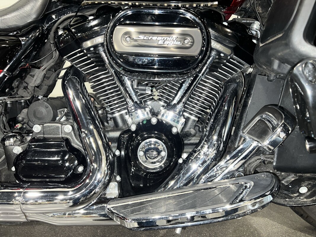 2017 Harley-Davidson CVO Street Glide FLHXSE - Photo 4