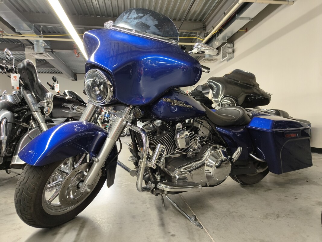 2006 Harley-Davidson Street Glide Deep Cobalt