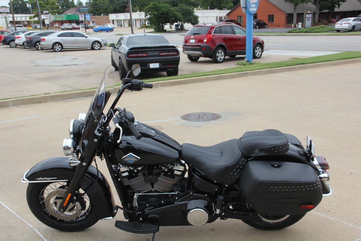 2025 Harley-Davidson Heritage Classic Vivid Black w/Laced Wheels - Photo 3