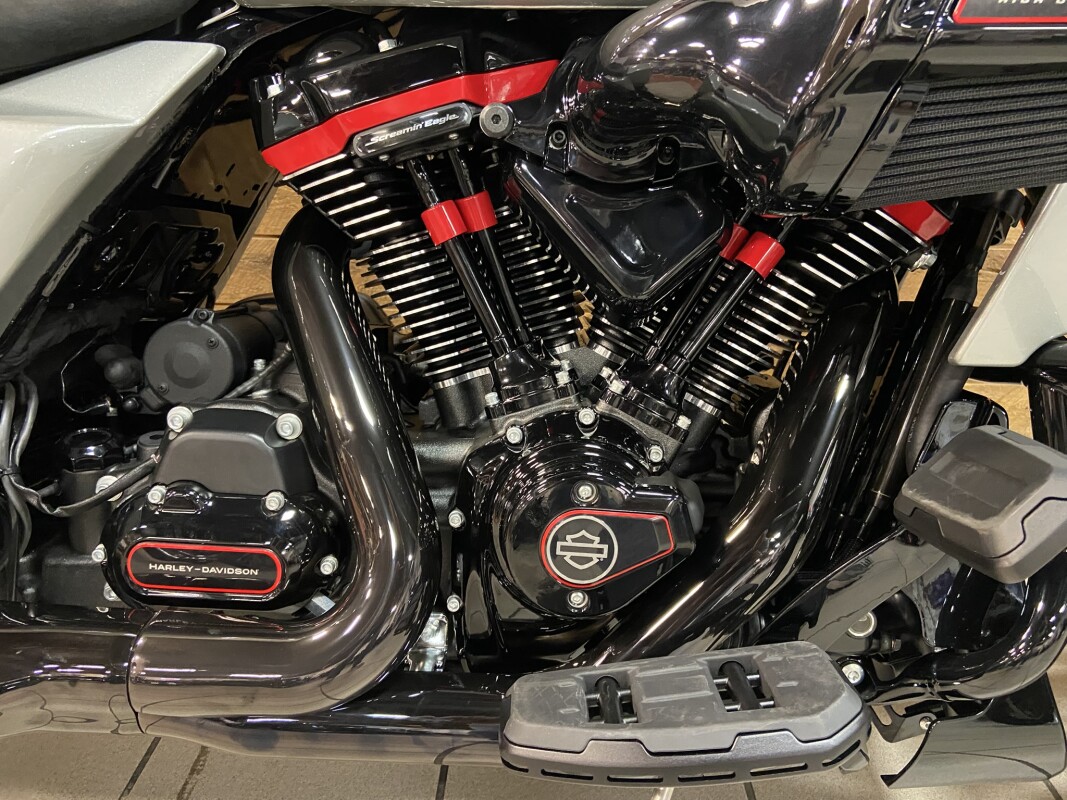 2025 Harley-Davidson CVO Road Glide ST Mercury Silver FLTRXSTSE - Photo 3