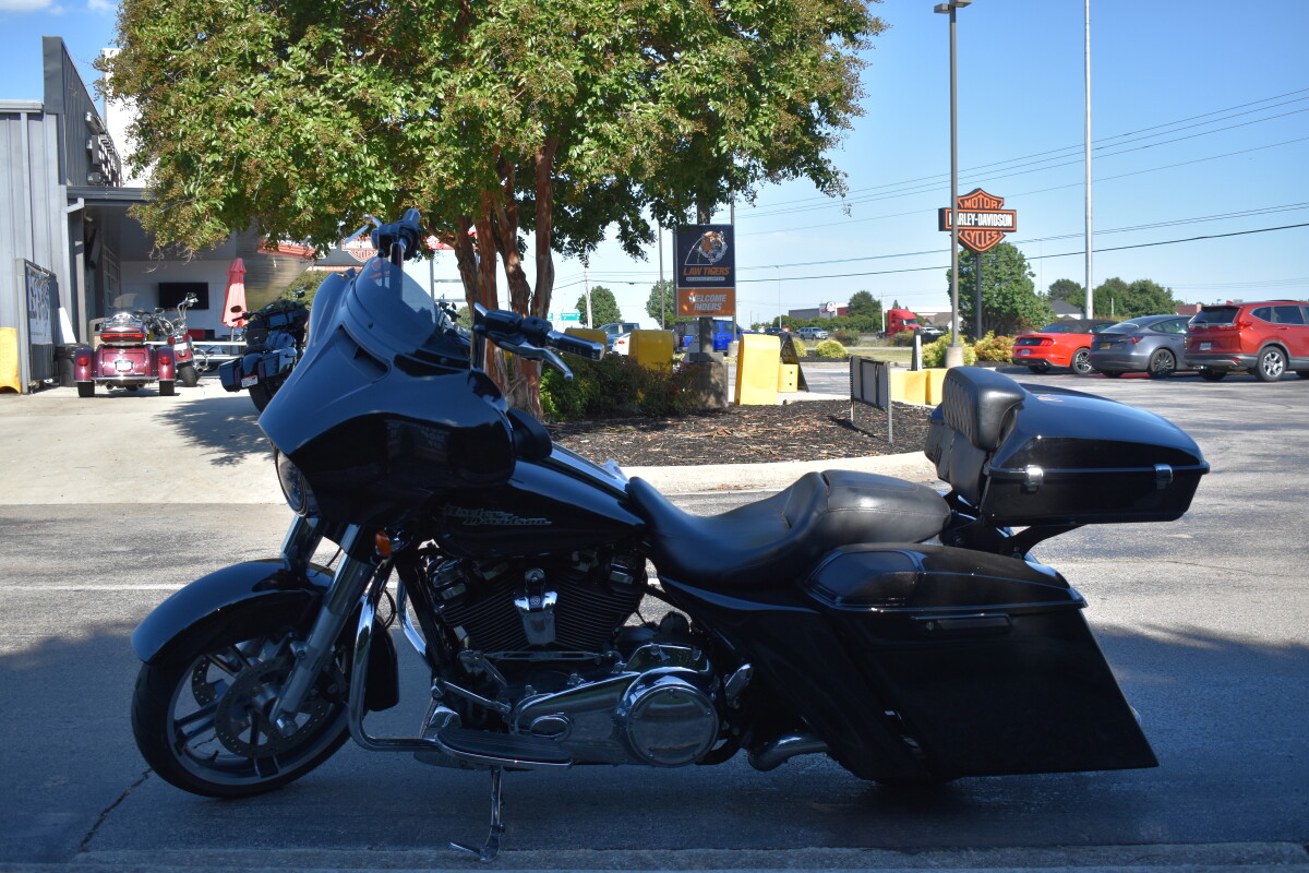2017 Harley-Davidson Street Glide Special – Used Touring Motorcycle for Sale - Photo 5