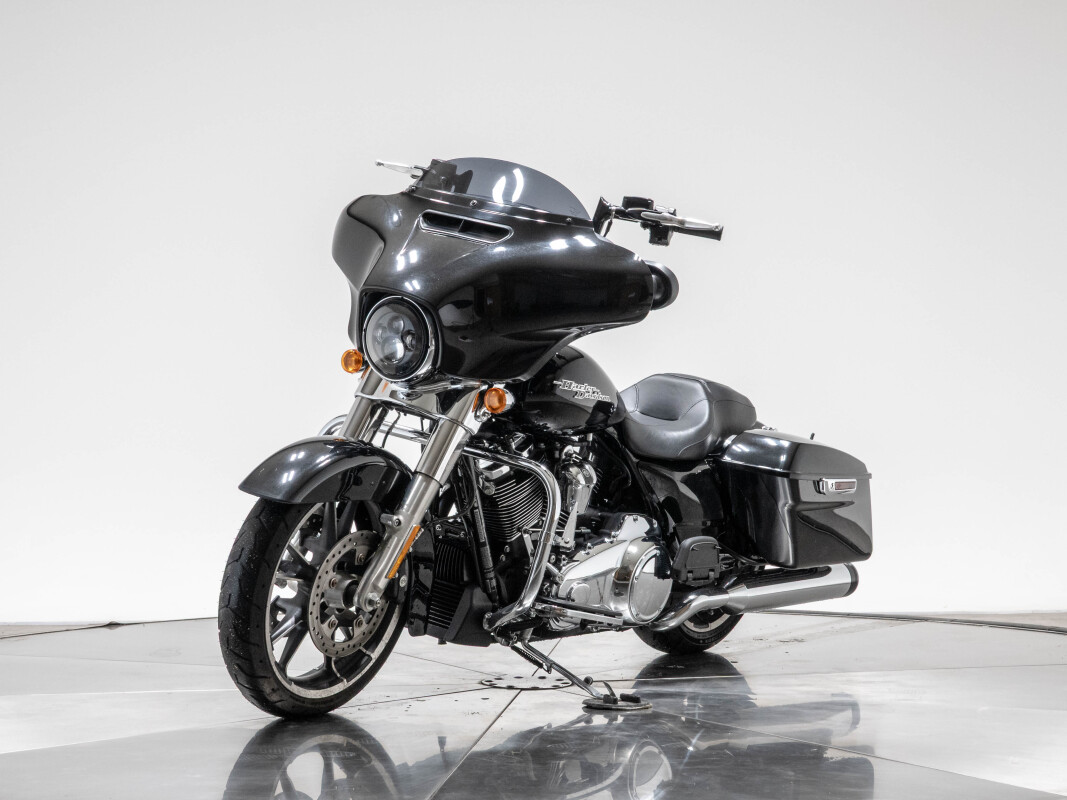 2020 Harley-Davidson FLHX Street Glide in Vivid Black with 13448 miles - Photo 8