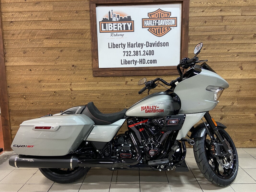 2025 Harley-Davidson CVO Road Glide ST Mercury Silver FLTRXSTSE