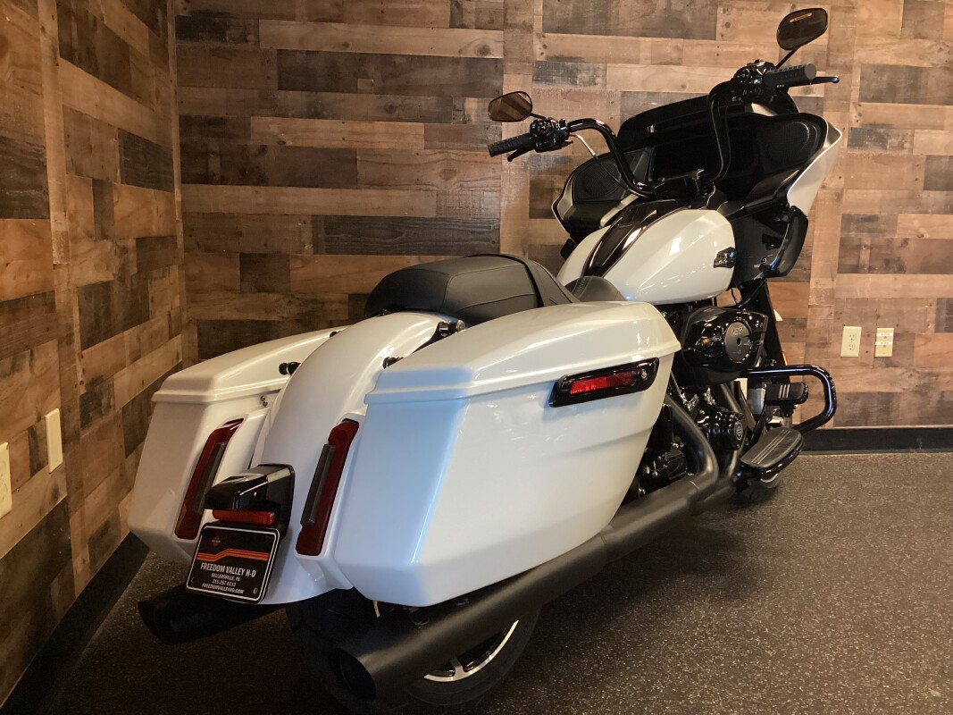 2025 Harley-Davidson Road Glide White Onyx Pearl - Black Finish FLTRX - Photo 6