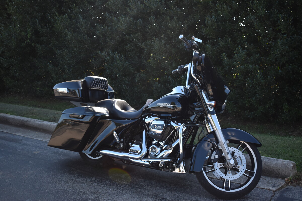 2017 Harley-Davidson Street Glide Special – Used Touring Motorcycle for Sale - Photo 2