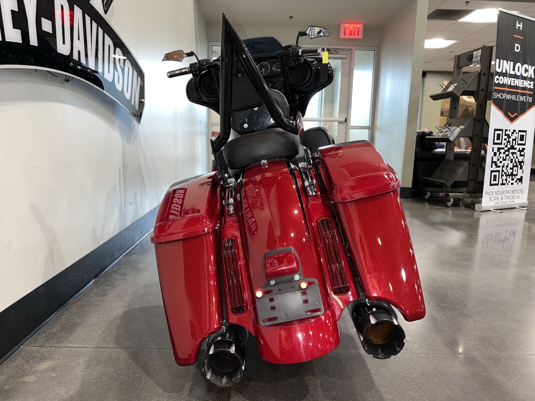 2017 Harley-Davidson CVO Street Glide FLHXSE - Photo 10