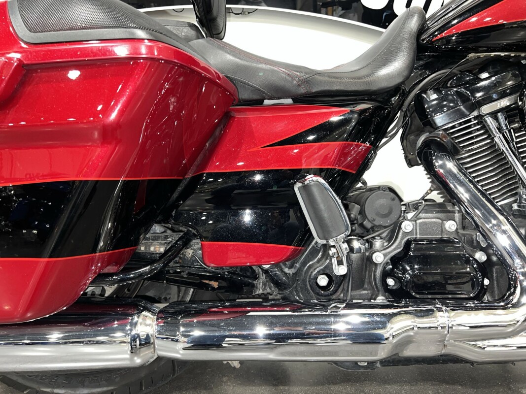 2017 Harley-Davidson CVO Street Glide FLHXSE - Photo 7