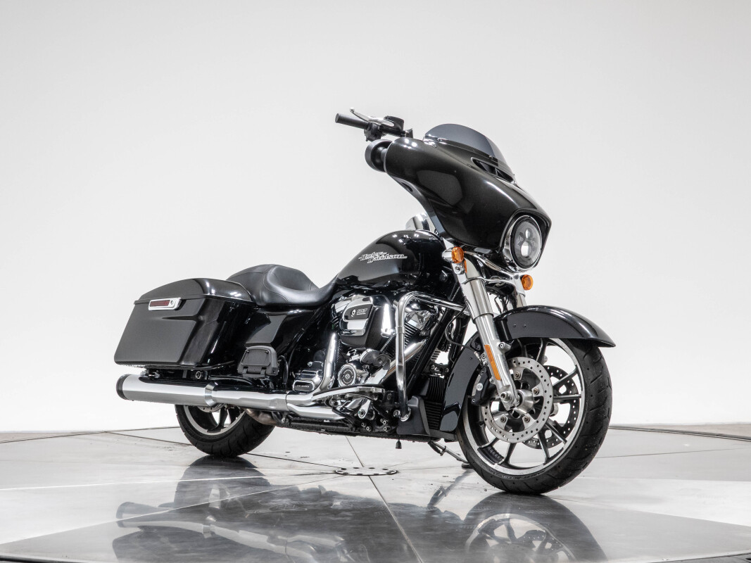2020 Harley-Davidson FLHX Street Glide in Vivid Black with 13448 miles - Photo 4