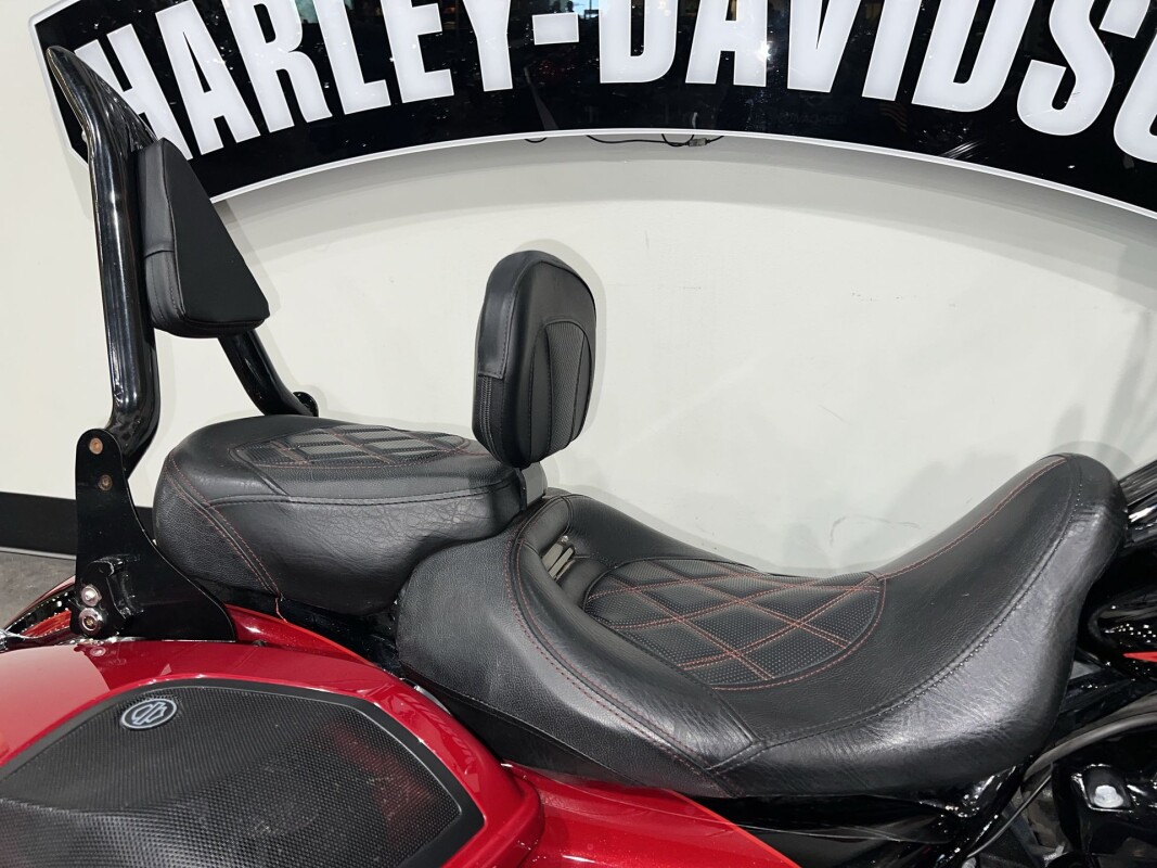 2017 Harley-Davidson CVO Street Glide FLHXSE - Photo 6