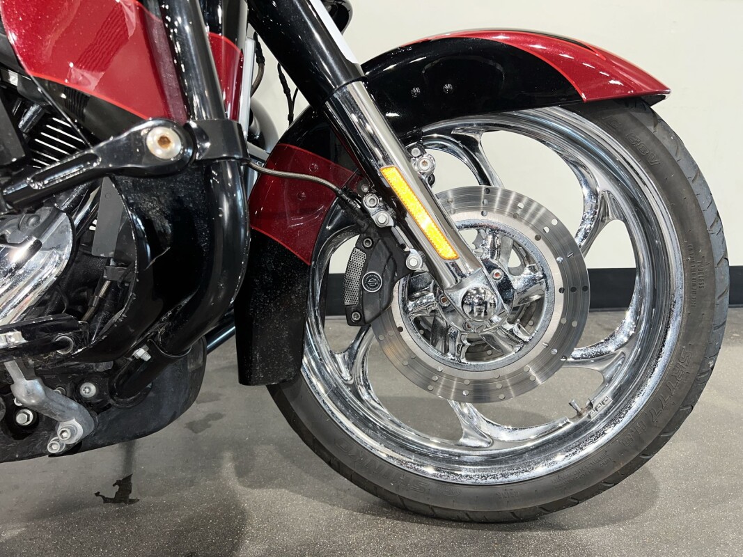 2017 Harley-Davidson CVO Street Glide FLHXSE - Photo 3
