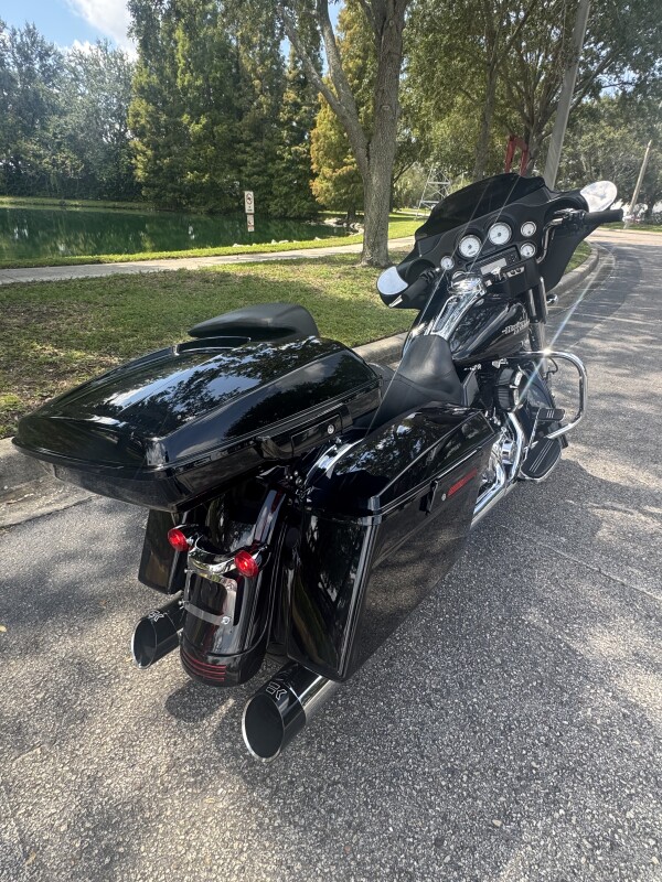 2013 Harley-Davidson Street Glide - Photo 2