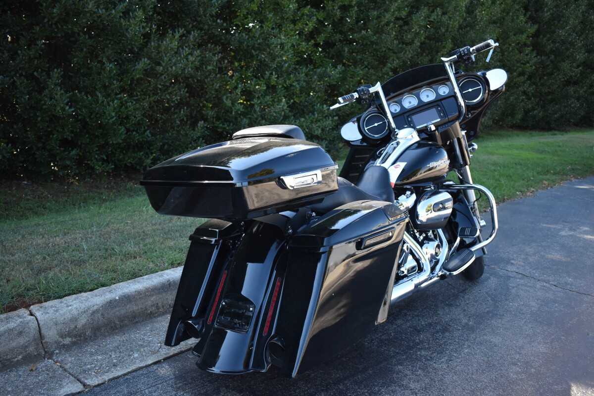 2017 Harley-Davidson Street Glide Special – Used Touring Motorcycle for Sale - Photo 8
