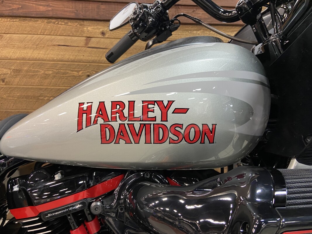 2025 Harley-Davidson CVO Road Glide ST Mercury Silver FLTRXSTSE - Photo 2