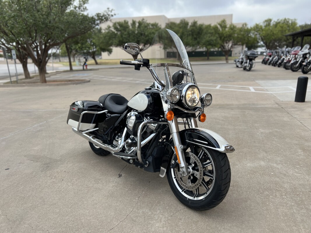 2022 Police Road King Vivid Black / Birch White / Silver pinstripe - Photo 2