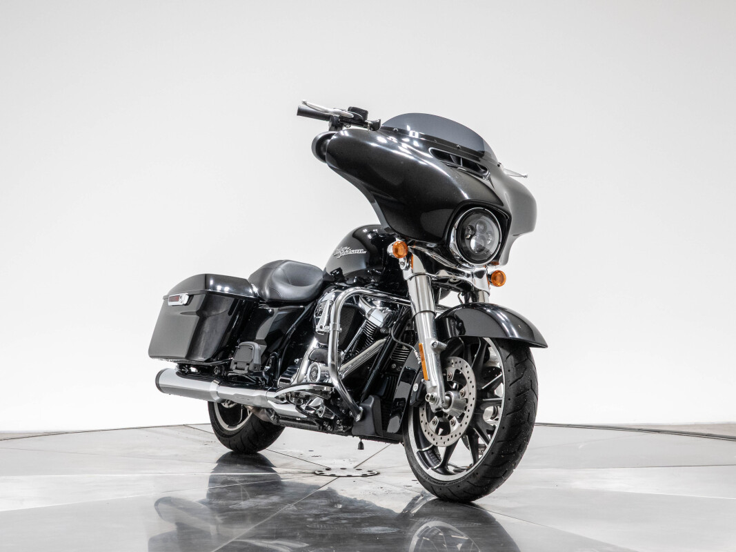 2020 Harley-Davidson FLHX Street Glide in Vivid Black with 13448 miles - Photo 5