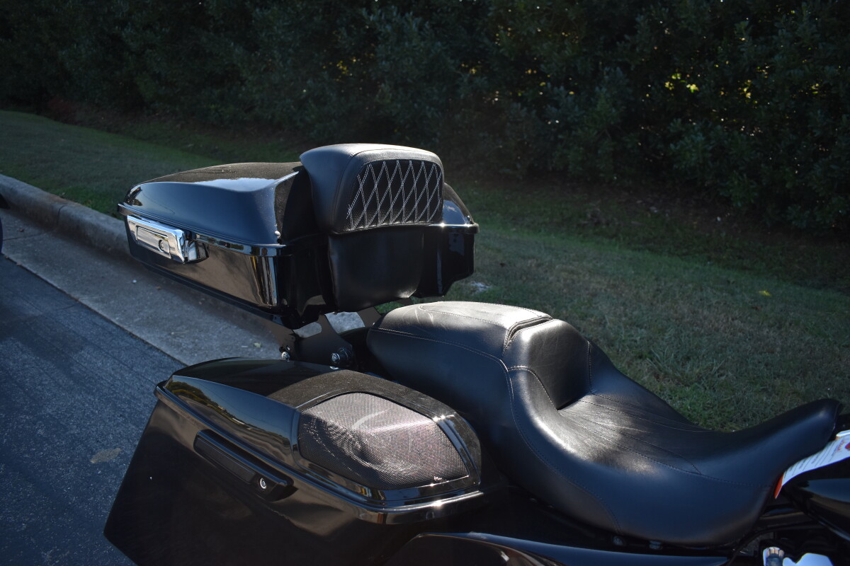 2017 Harley-Davidson Street Glide Special – Used Touring Motorcycle for Sale - Photo 9
