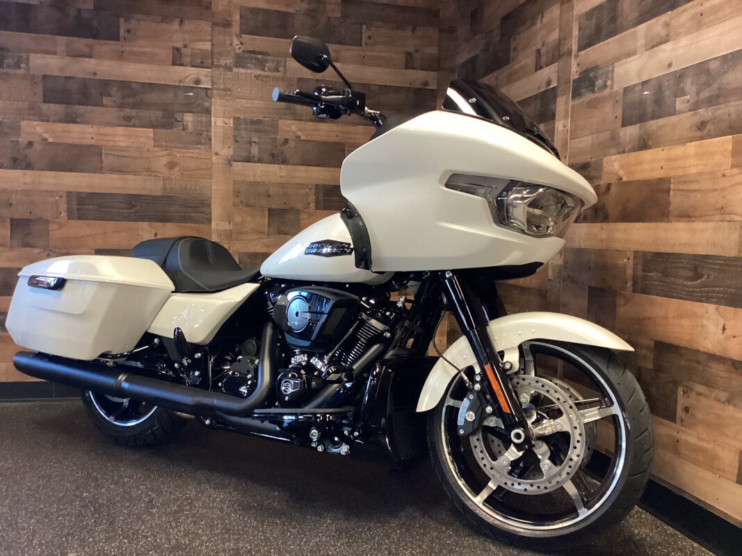 2025 Harley-Davidson Road Glide White Onyx Pearl - Black Finish FLTRX - Photo 2