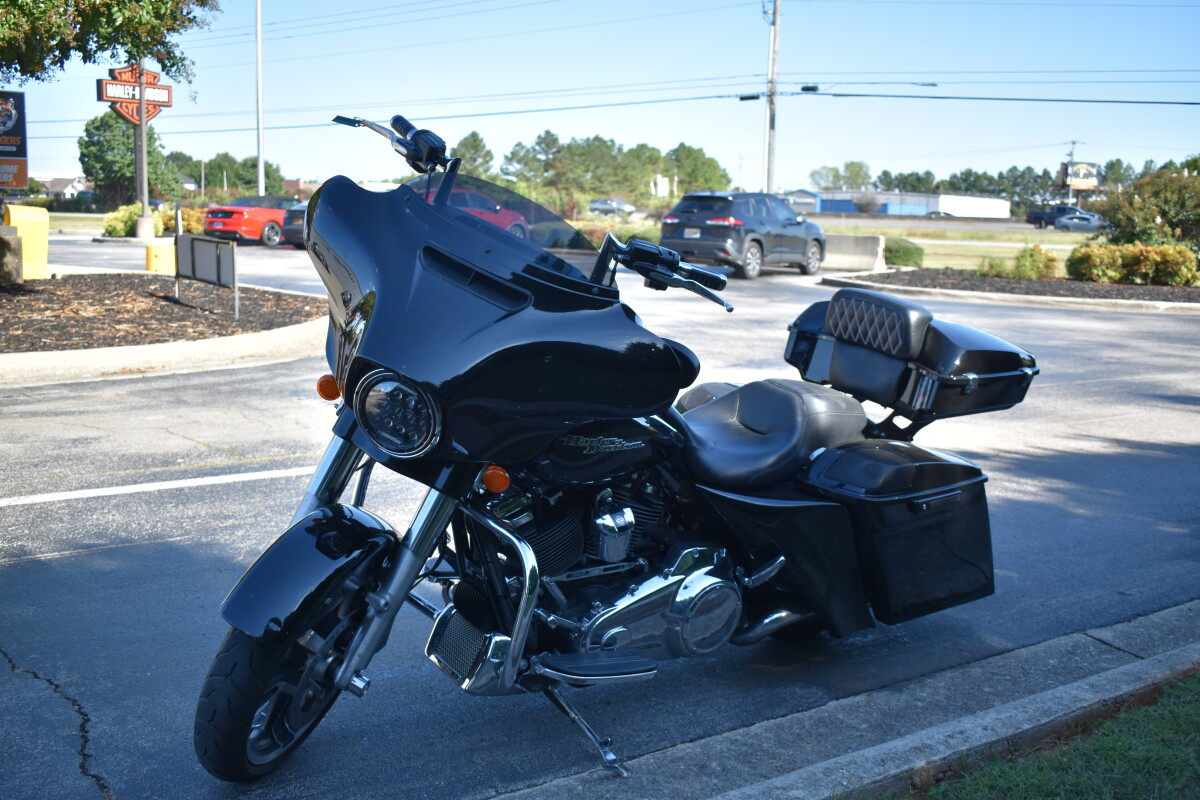 2017 Harley-Davidson Street Glide Special – Used Touring Motorcycle for Sale - Photo 4
