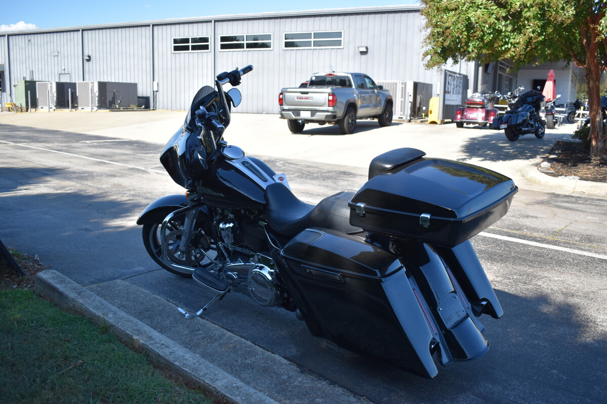 2017 Harley-Davidson Street Glide Special – Used Touring Motorcycle for Sale - Photo 6