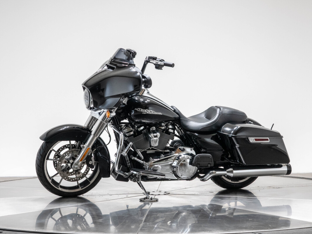 2020 Harley-Davidson FLHX Street Glide in Vivid Black with 13448 miles - Photo 10